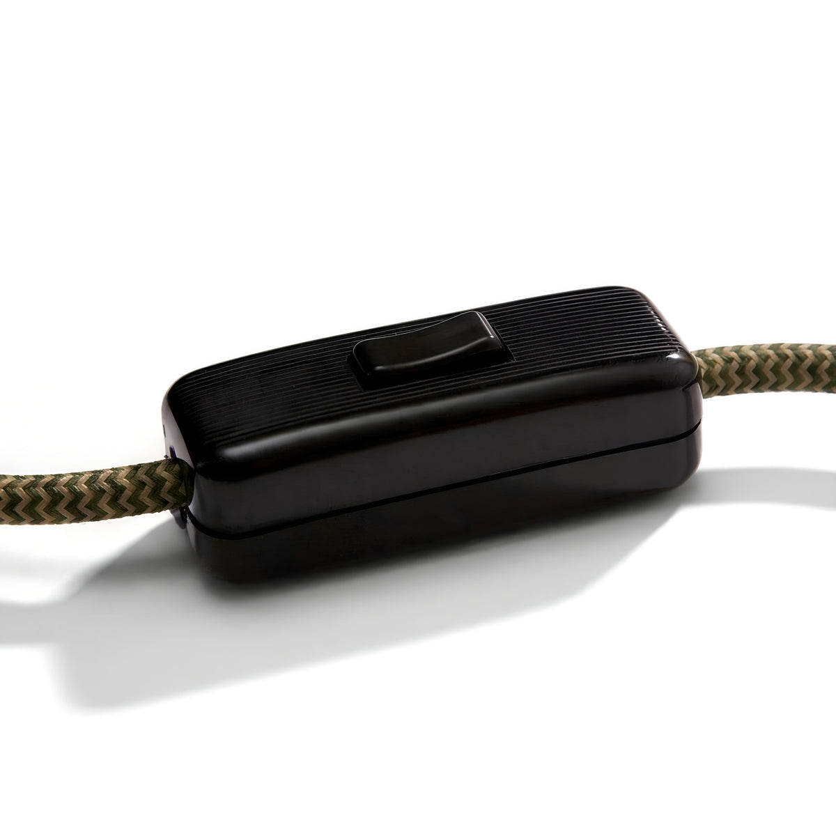 Single-pole inline cord rocker switch for lamp cable — Black