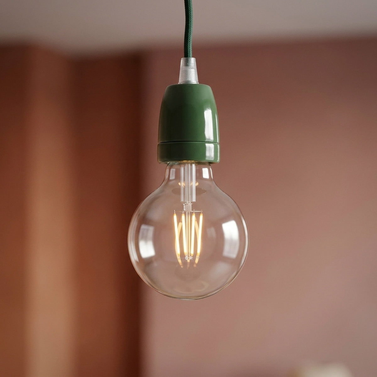 E27 porcelain socket — Green