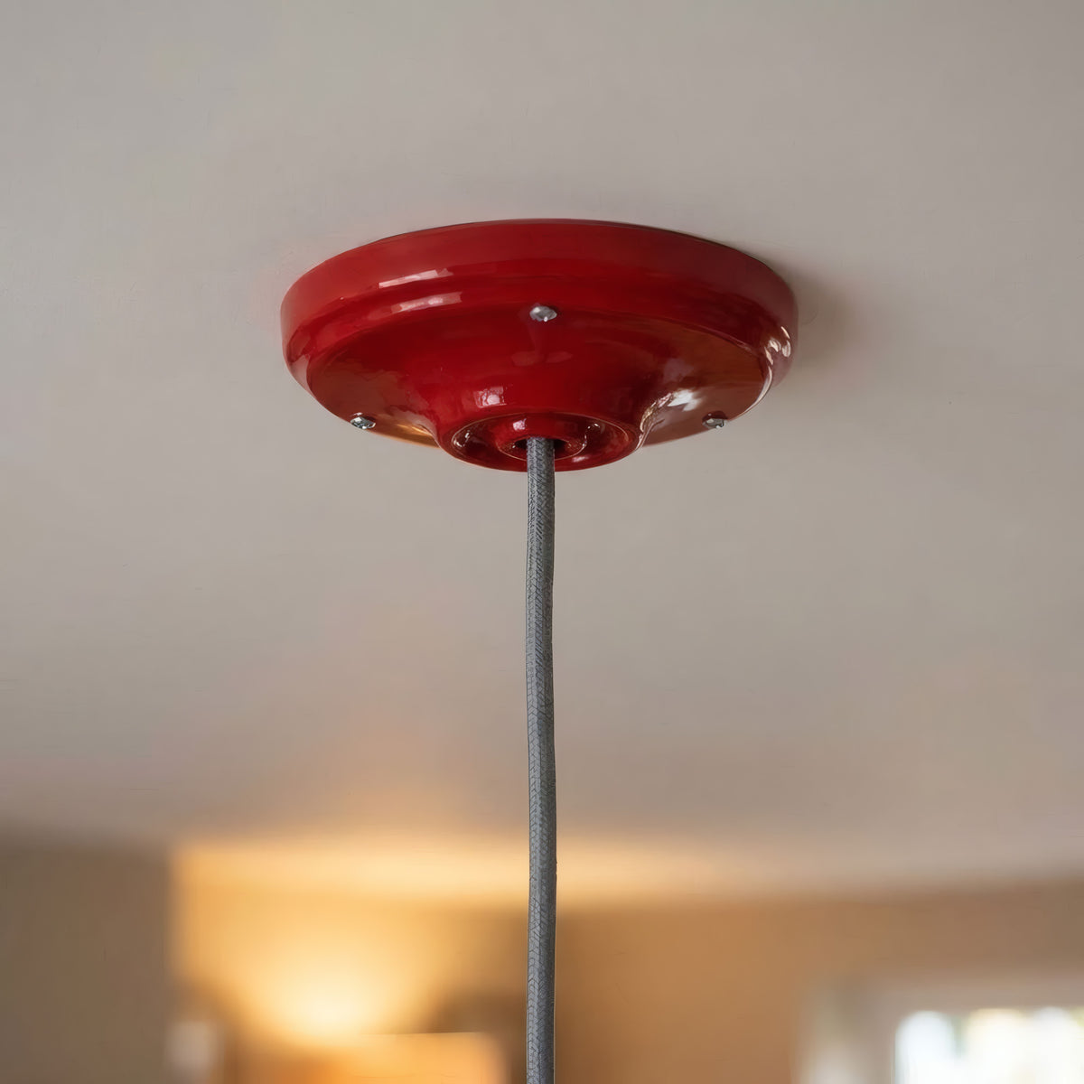 Porcelain ceiling rose with fixing kit, Ø 105 mm — Red
