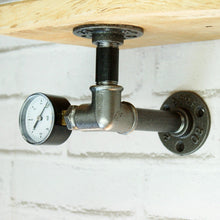 Shelf bracket lateral inclined pressure gauge | Model 1